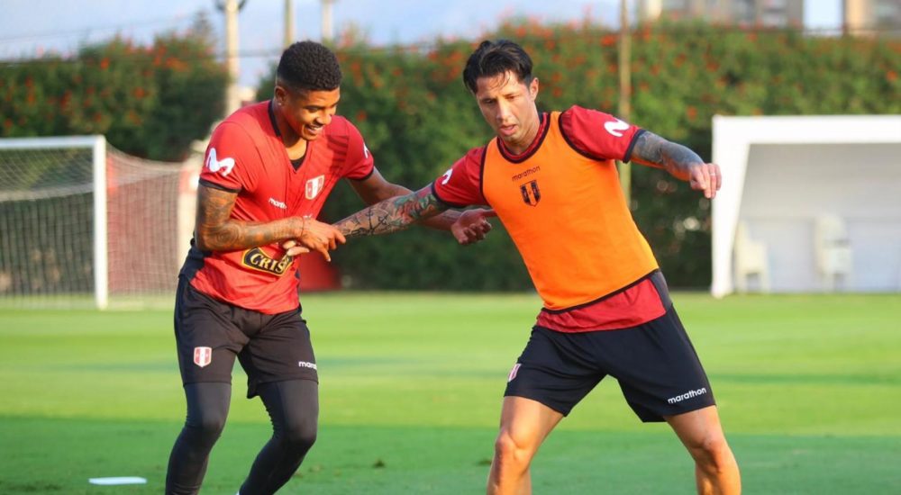 Lapadula en la selección de Perú.