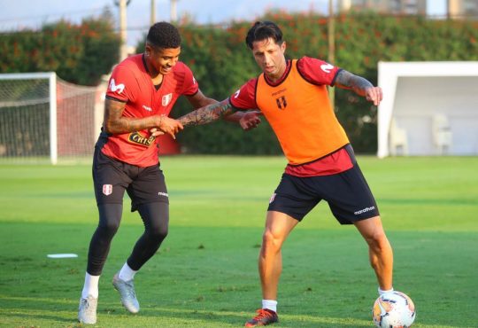 Lapadula en la selección de Perú.