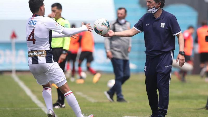 Mario Salas, DT de Alianza Lima en su descenso.