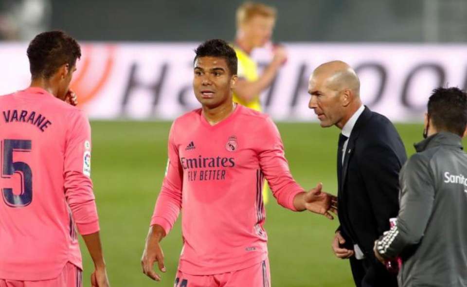 Zinedine Zidane, Raphael Varane y Casemiro.