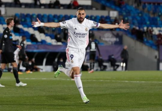 Karim Benzema anotó el doblete de la clasificación a octavos de Champions para el Real Madrid.