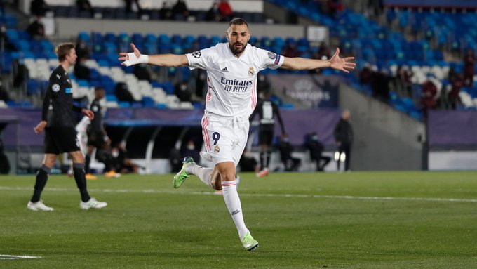 Karim Benzema anotó el doblete de la clasificación a octavos de Champions para el Real Madrid.