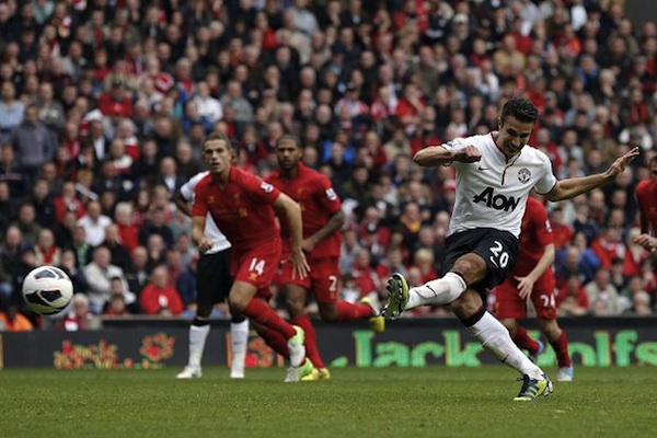 Gol de Van Persie ante Liverpool en 2012.