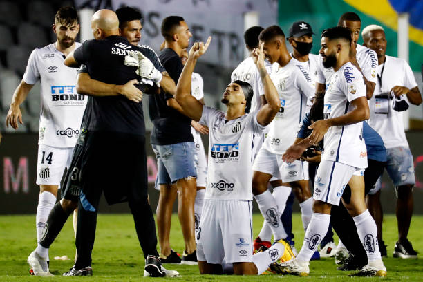 Los jugadores de Santos celebran el pase a la final de la Libertadores.