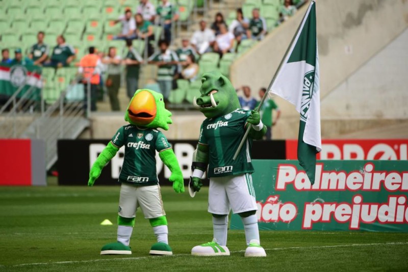 El colorido fútbol brasileño, en una nueva página de rivalidades.