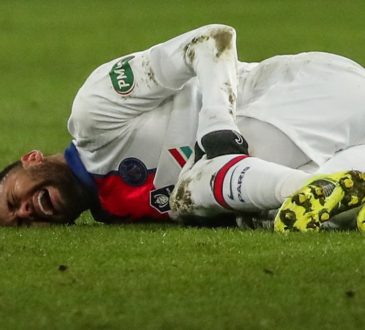 Neymar cae lesionado.
