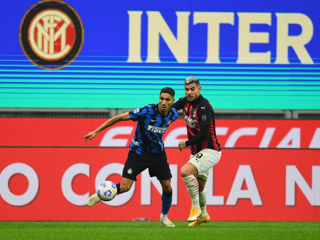 Theo Hernández vs Achraf Hakimi en el pasado Derby della Madonnina.