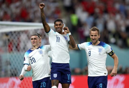 Marcus Rashford festeja su gol en la victoria de Inglaterra 6-2 sobre Irán